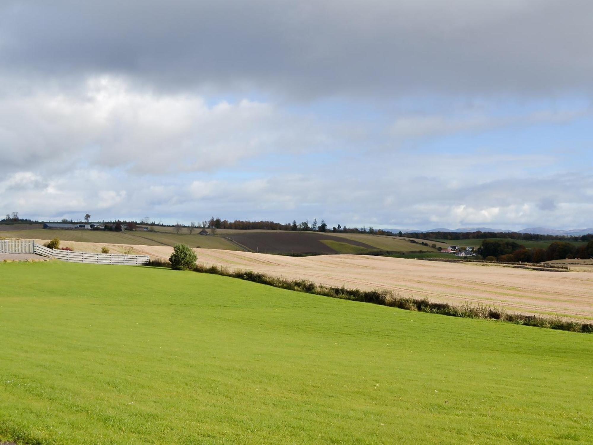 Little Harrowfield Villa Bankfoot Bagian luar foto